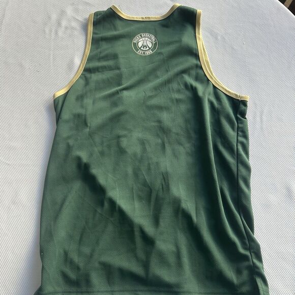 Milwaukee Bucks Green Tank Top Men’s Medium NBA Jersey Style Sleeveless Tee - Picture 4 of 5